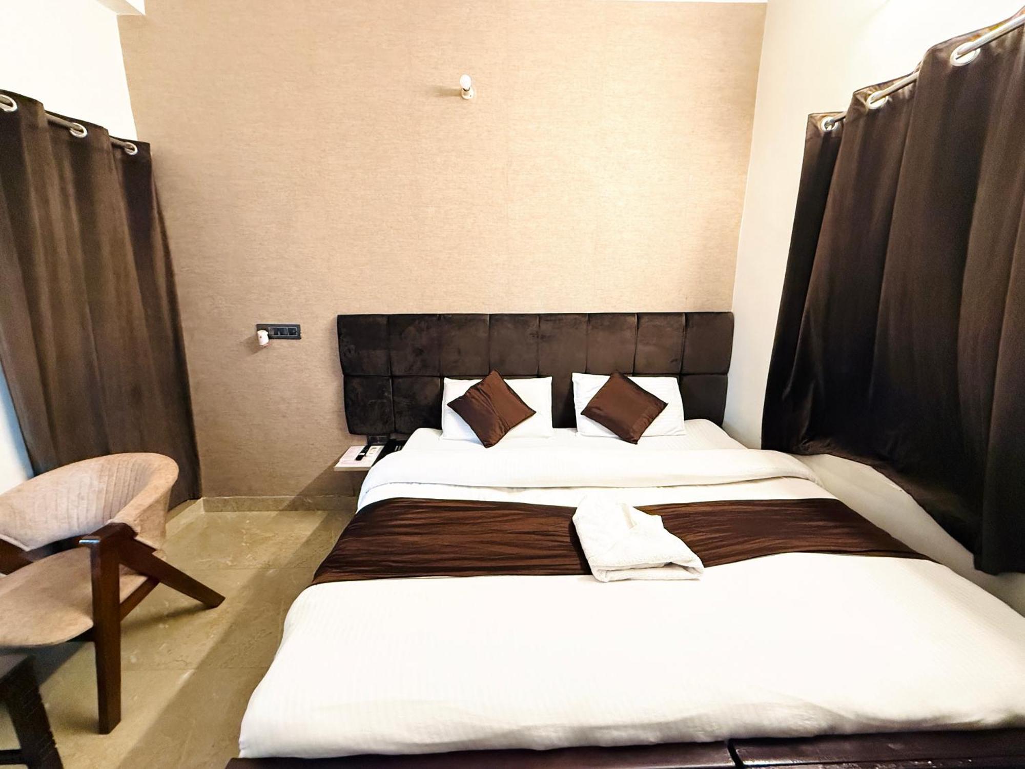 בארילי Krishna Residency - A Boutique Hotel מראה חיצוני תמונה